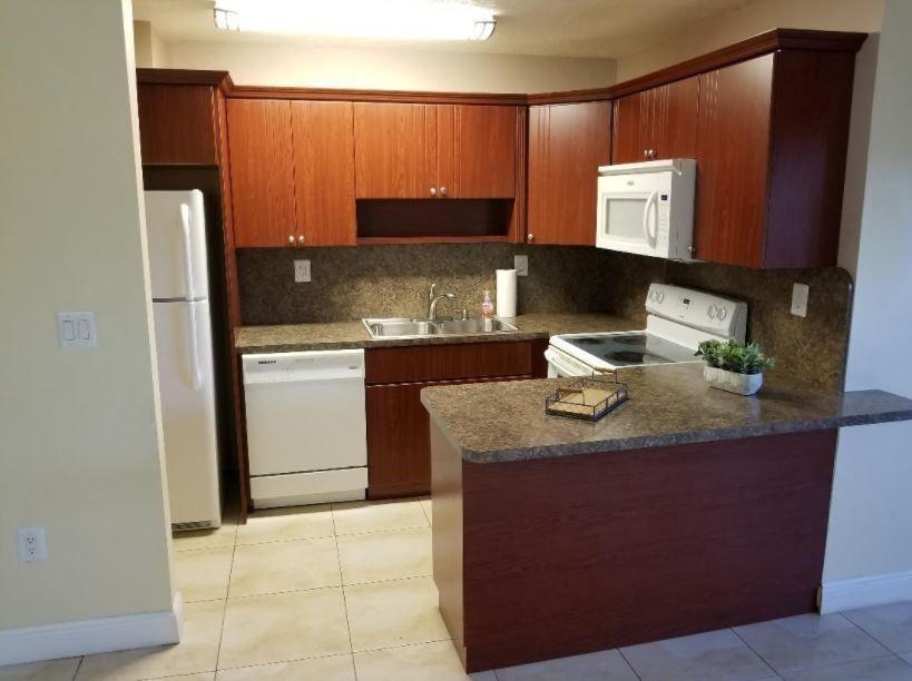 PALMAS TOWNHOUSES - Residential Lease