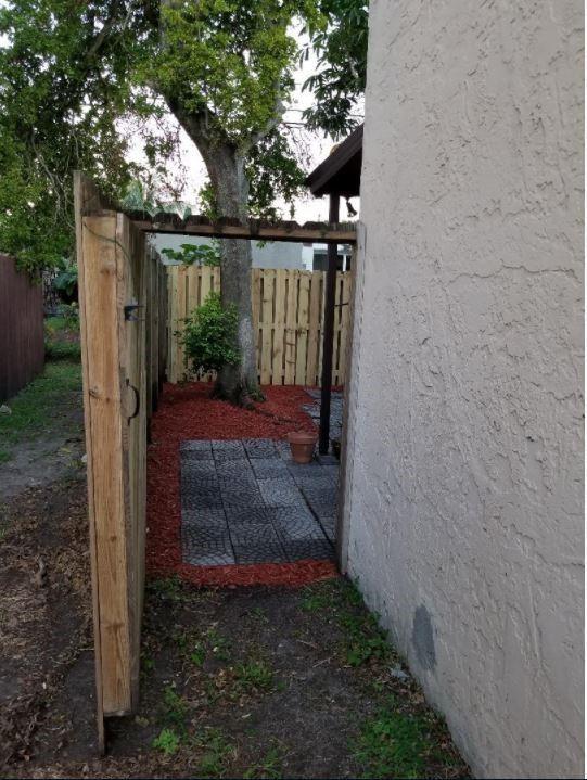 PALMAS TOWNHOUSES - Residential Lease