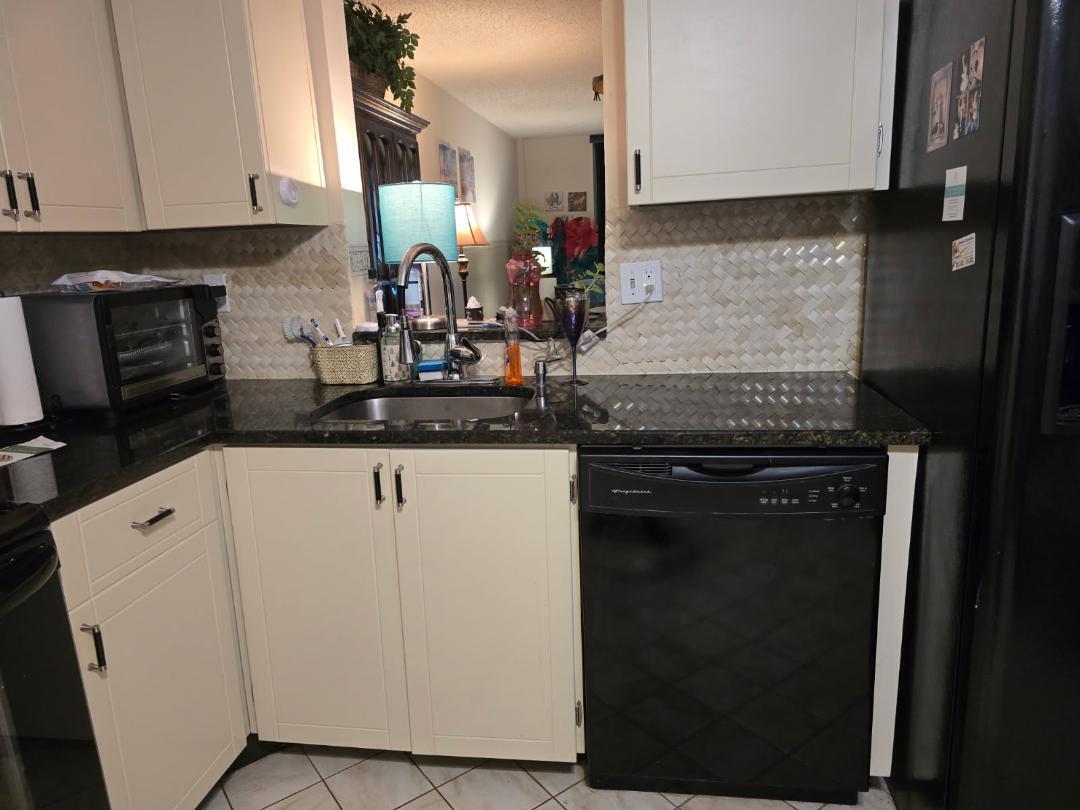 PALM LAKES - Residential