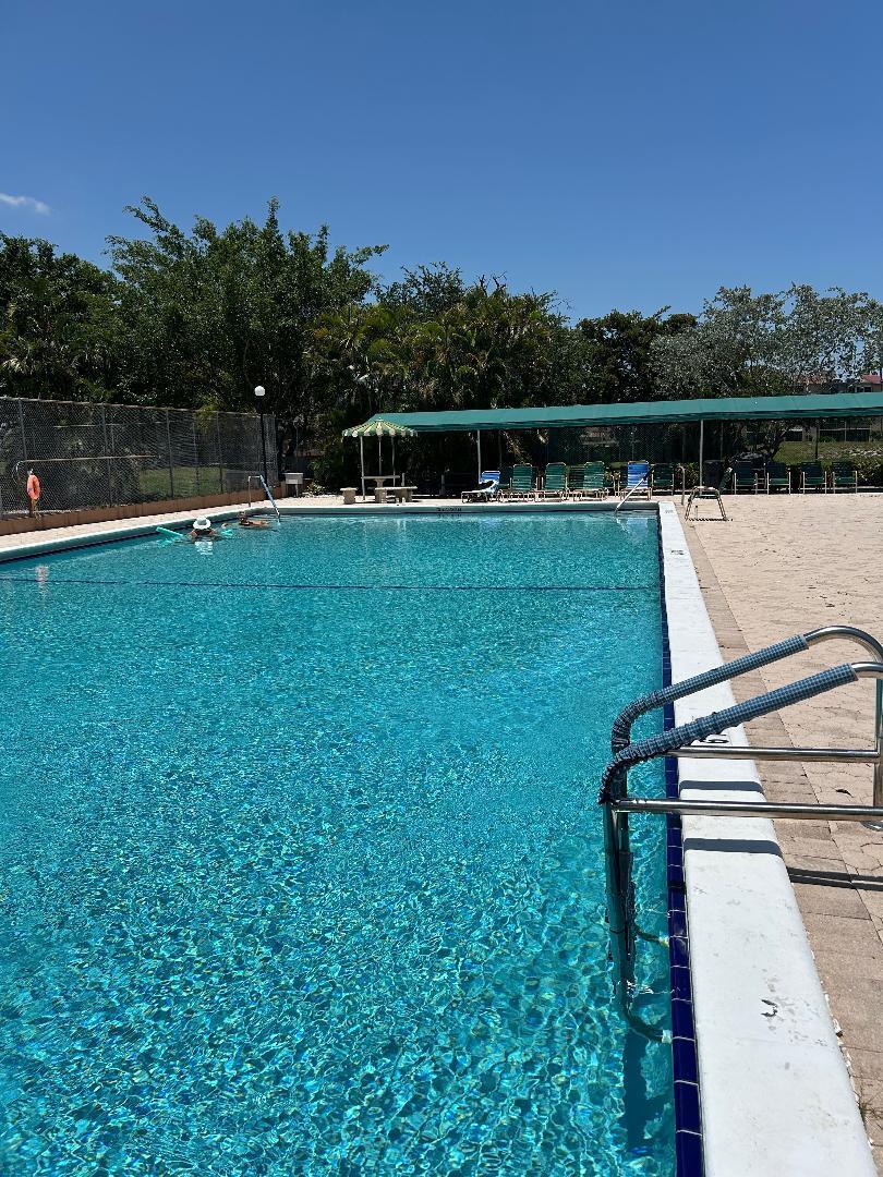 PALM LAKES - Residential