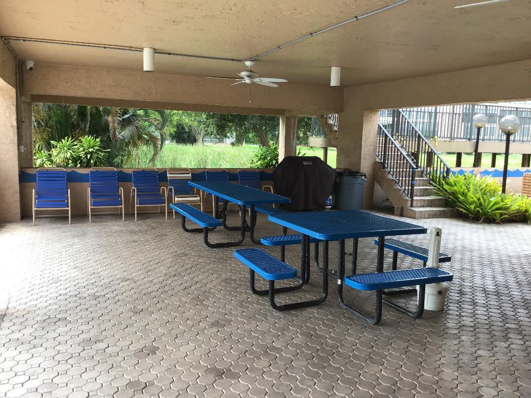 PALM LAKES - Residential