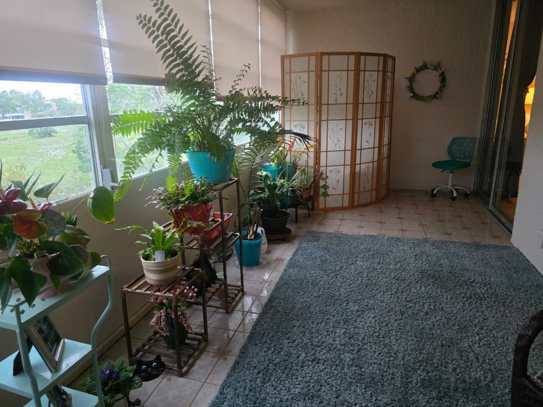 PALM LAKES - Residential