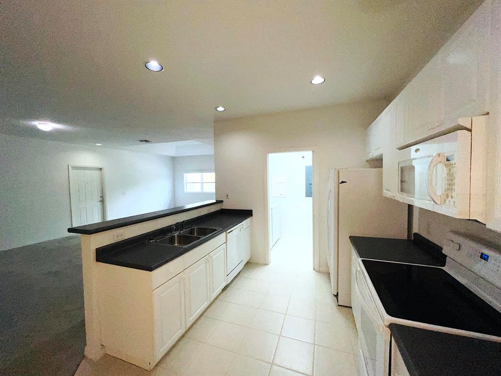 THE LAKES AT THE SAVANNAHS CONDOMINIUM - Residential