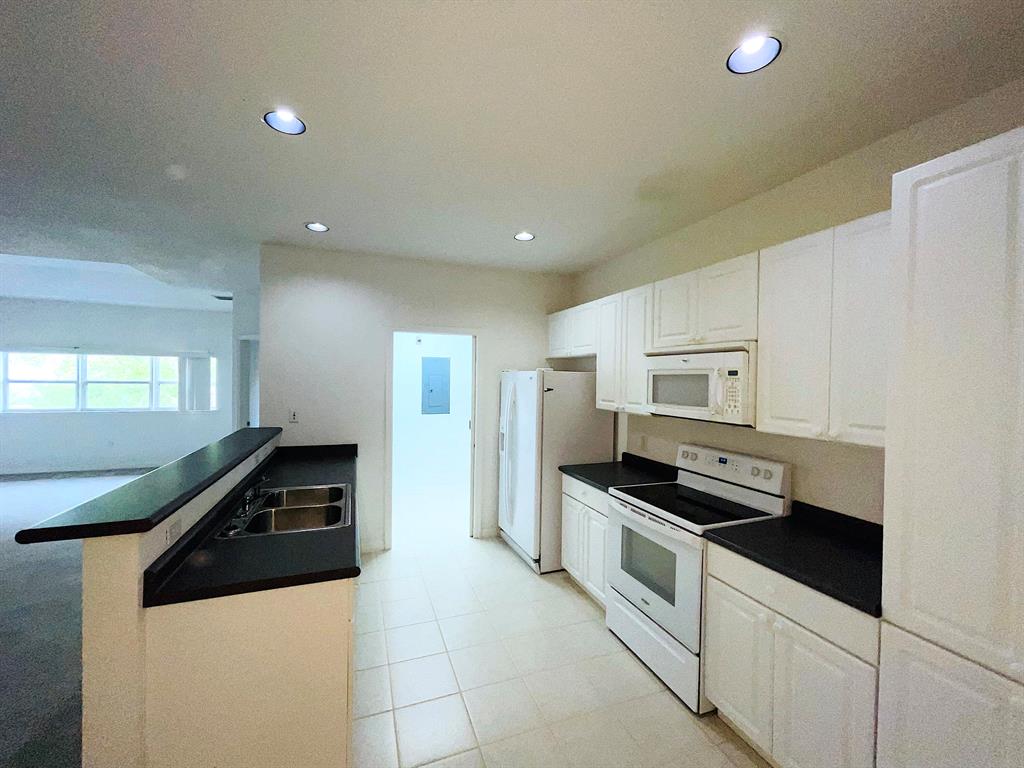 THE LAKES AT THE SAVANNAHS CONDOMINIUM - Residential