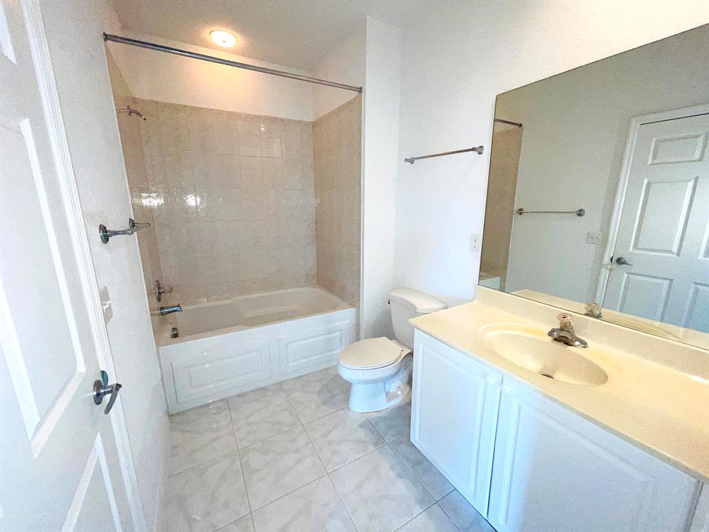 THE LAKES AT THE SAVANNAHS CONDOMINIUM - Residential