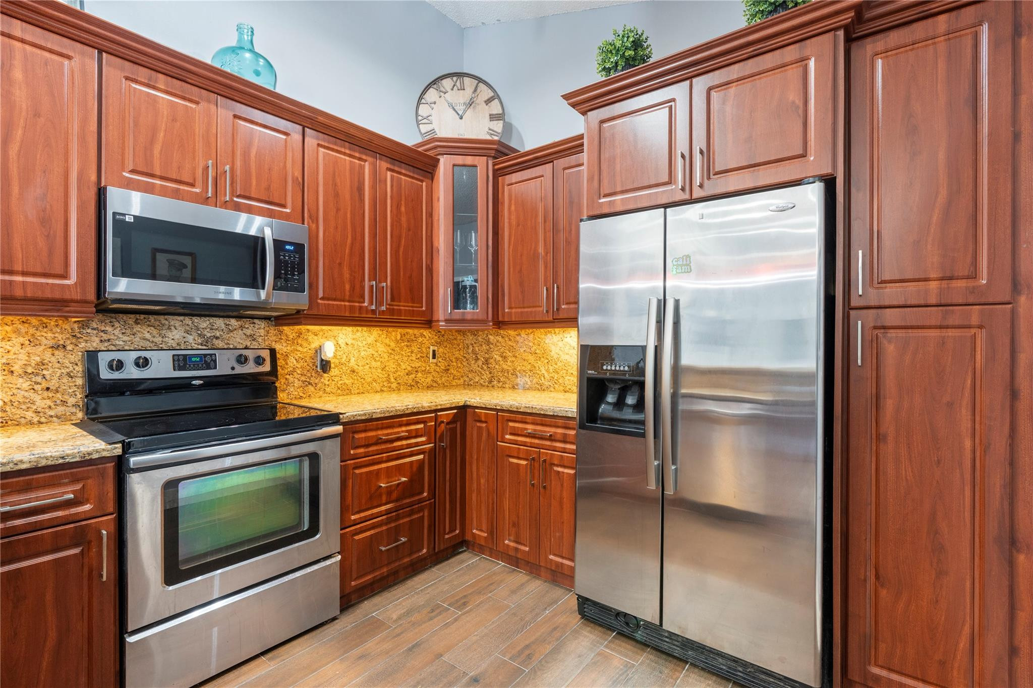 COURTYARDS OF PLANTATION - Residential