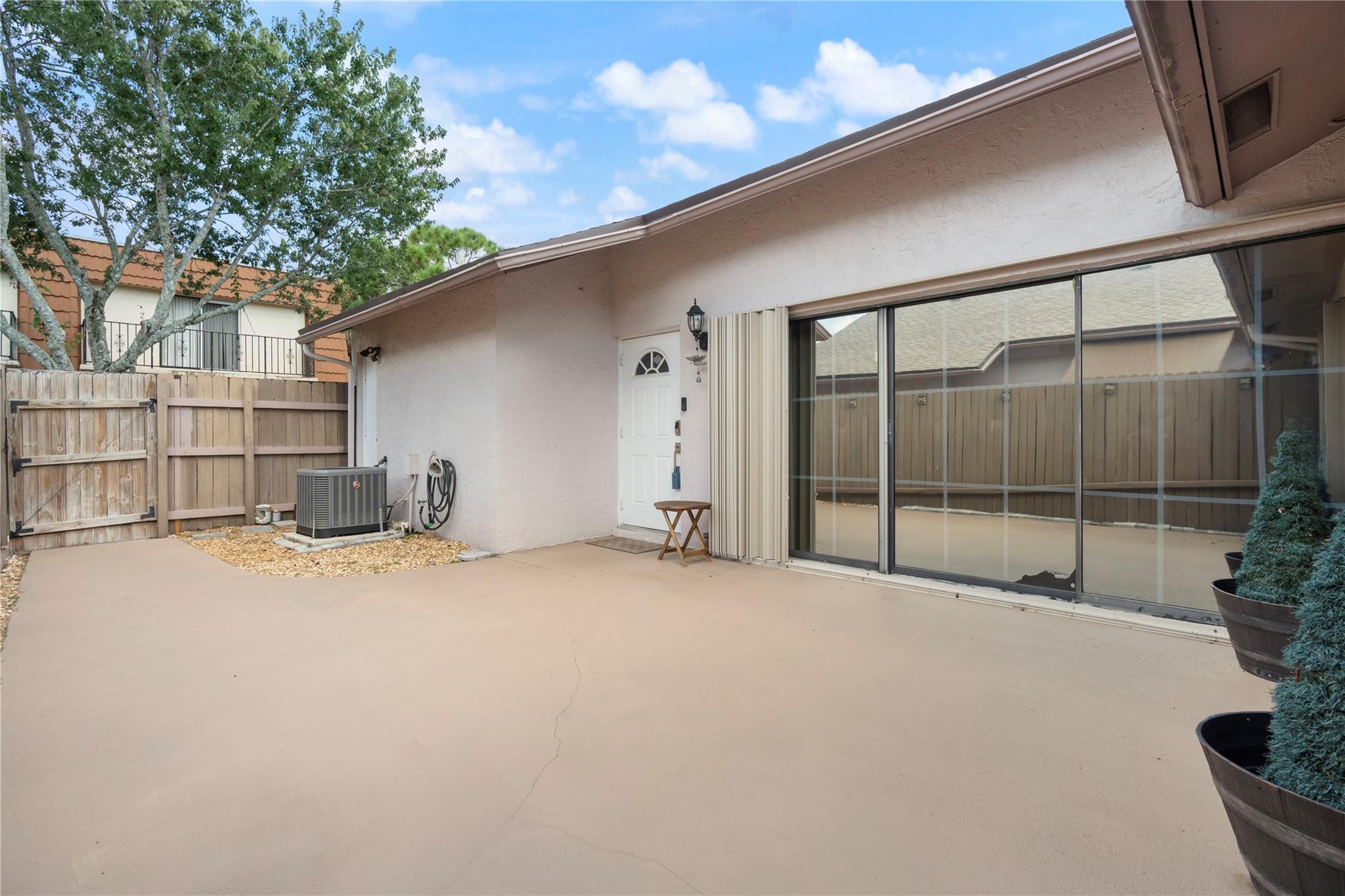 COURTYARDS OF PLANTATION - Residential