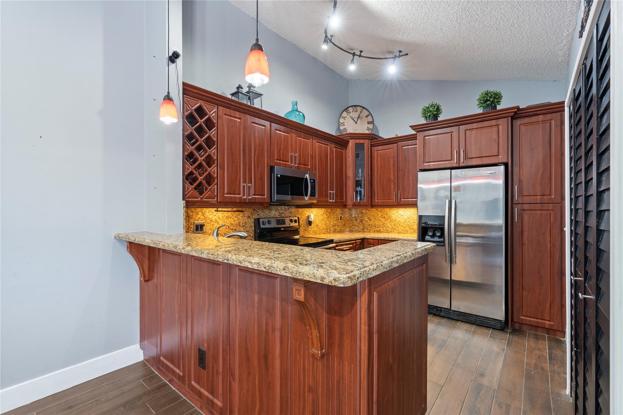 COURTYARDS OF PLANTATION - Residential