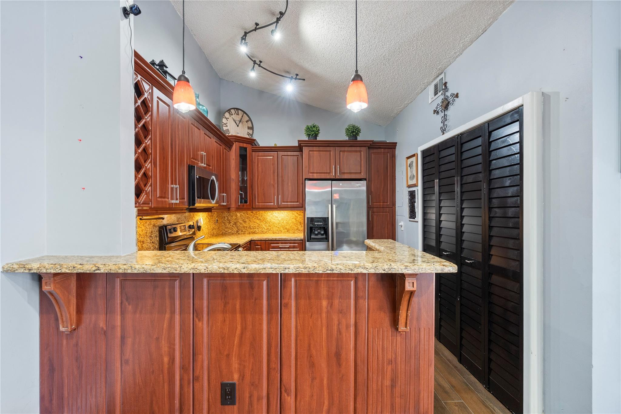 COURTYARDS OF PLANTATION - Residential