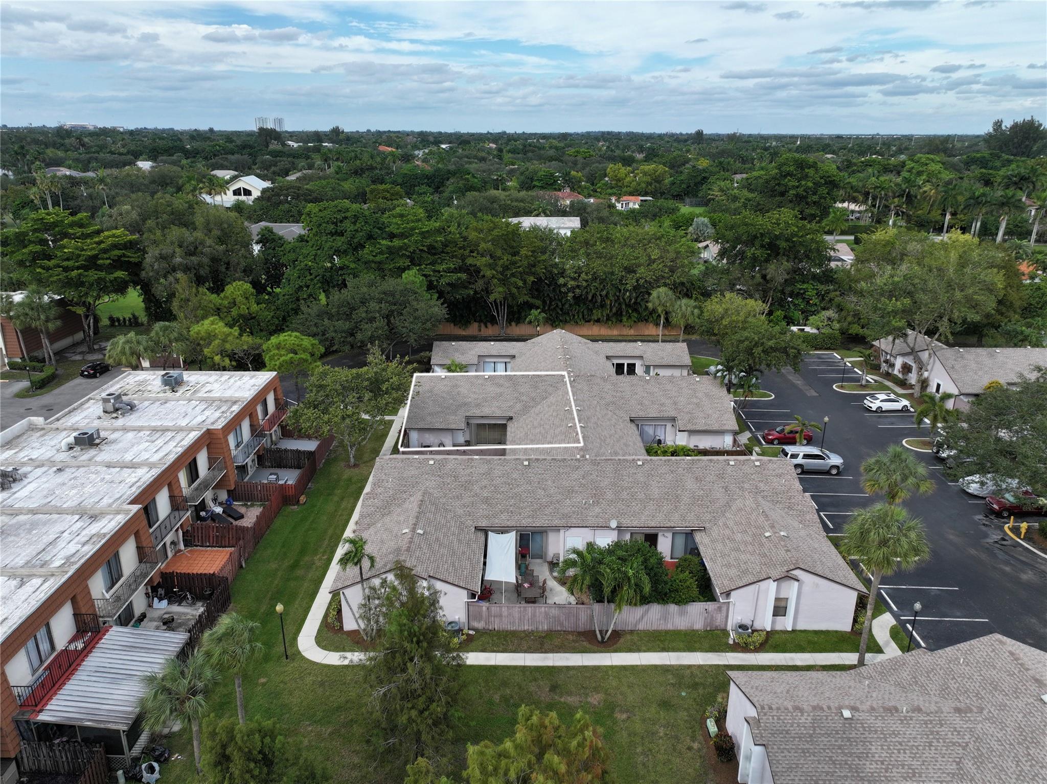 COURTYARDS OF PLANTATION - Residential