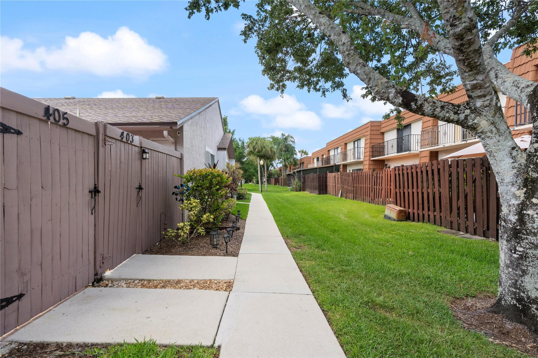 COURTYARDS OF PLANTATION - Residential
