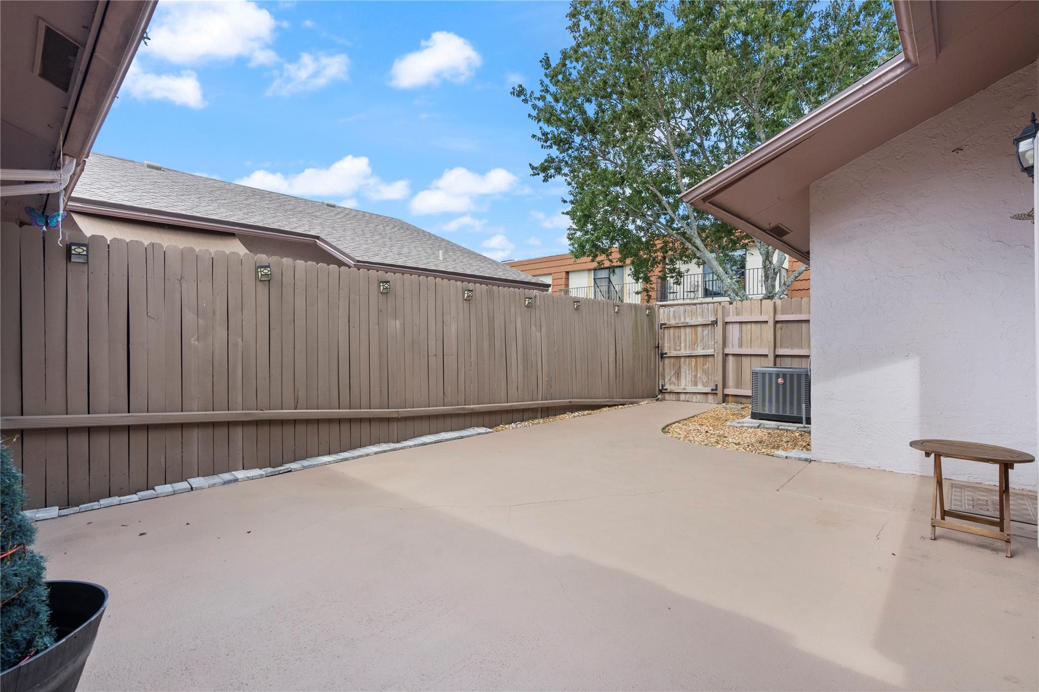 COURTYARDS OF PLANTATION - Residential