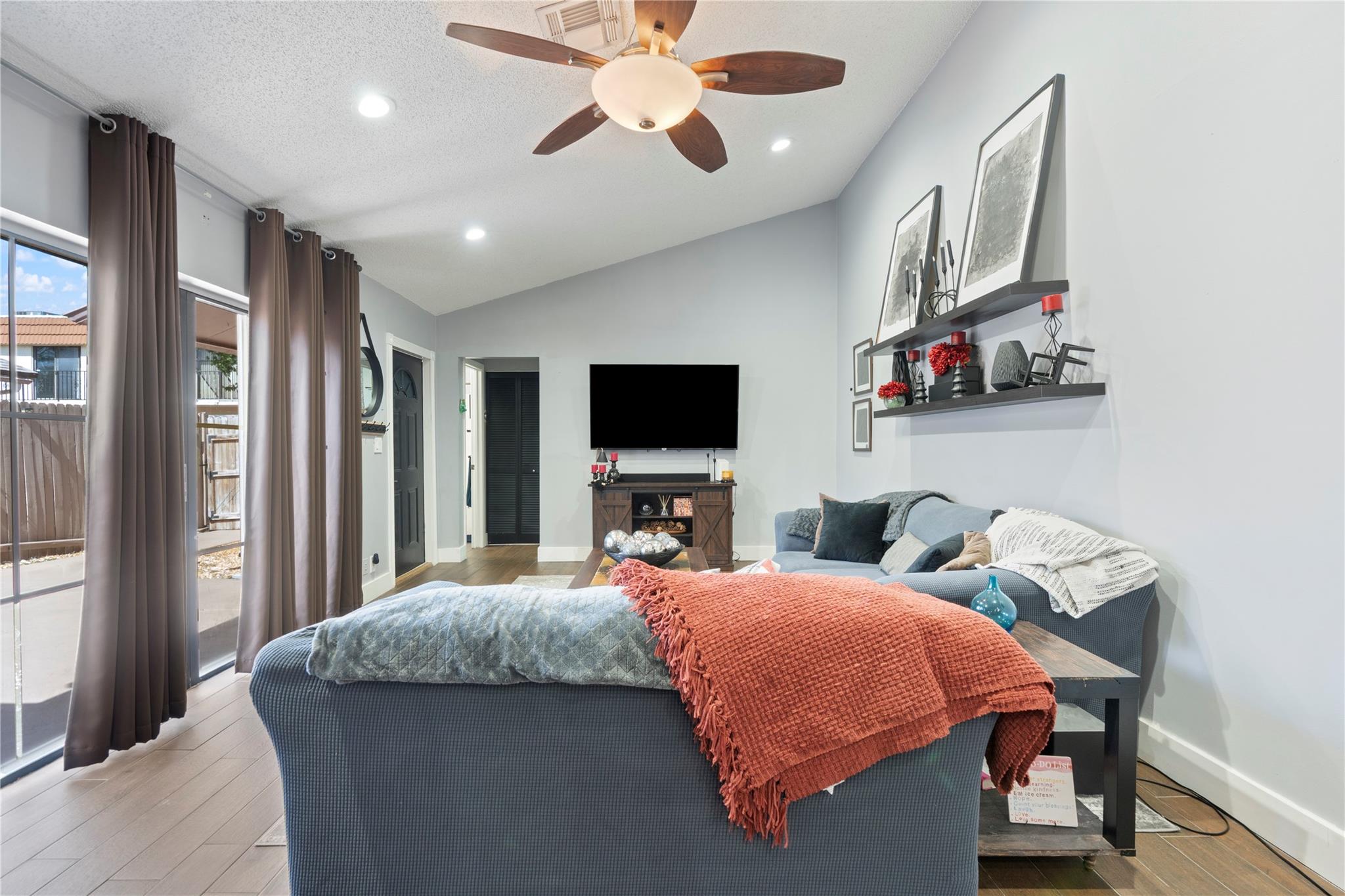 COURTYARDS OF PLANTATION - Residential