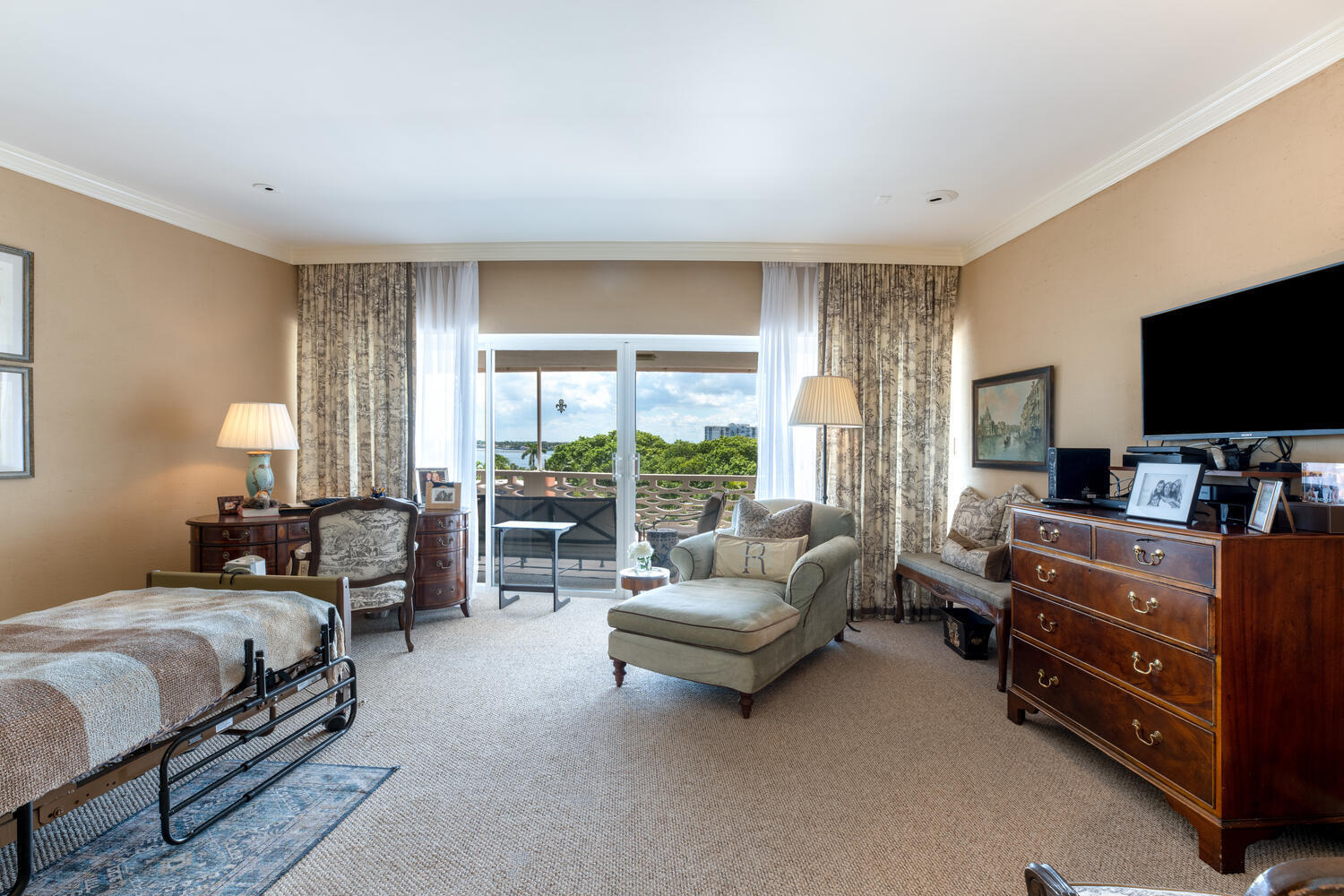 SOUTHLAKE CONDOMINIUM - Residential