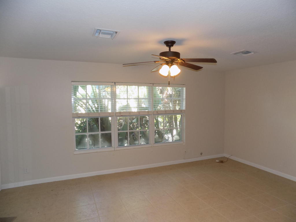 LAKE WORTH TOWN OF - Residential Lease