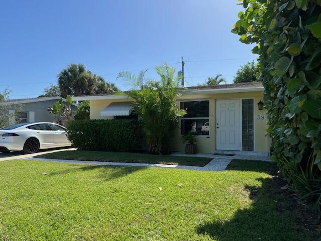 Photo of 39 Robalo Court, North Palm Beach, FL 33408 (MLS # R11107464)