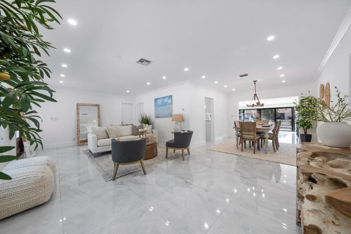 COUNTRY CLUB ISLES - Residential