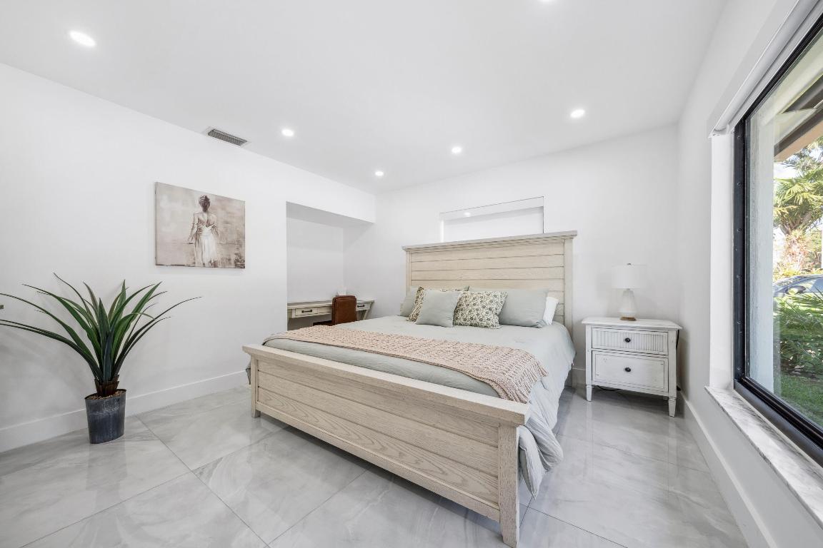 COUNTRY CLUB ISLES - Residential