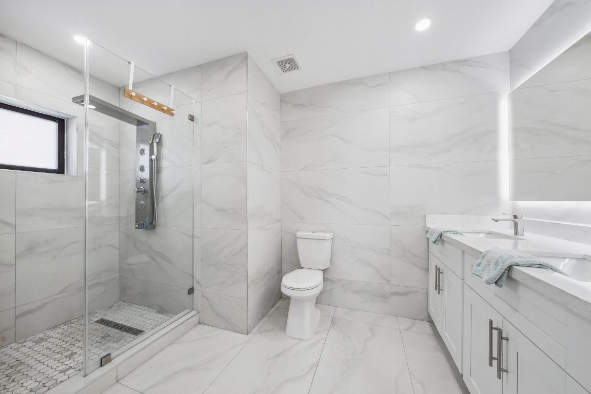 COUNTRY CLUB ISLES - Residential