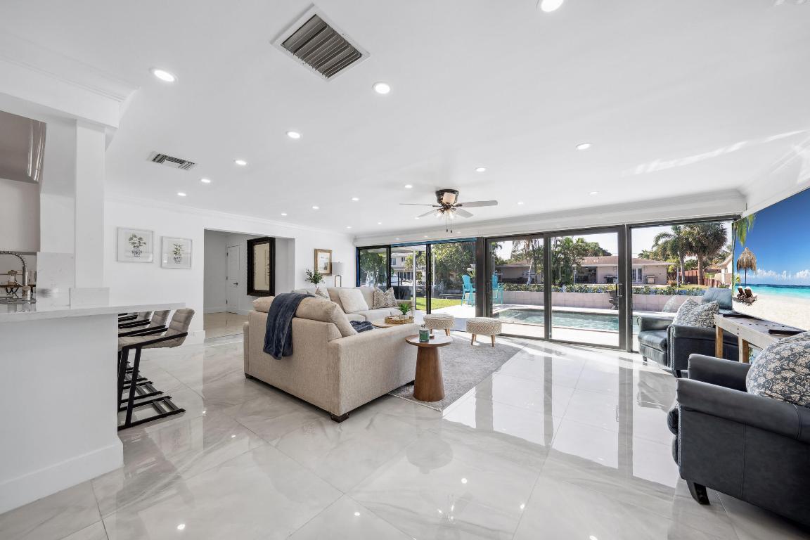 COUNTRY CLUB ISLES - Residential