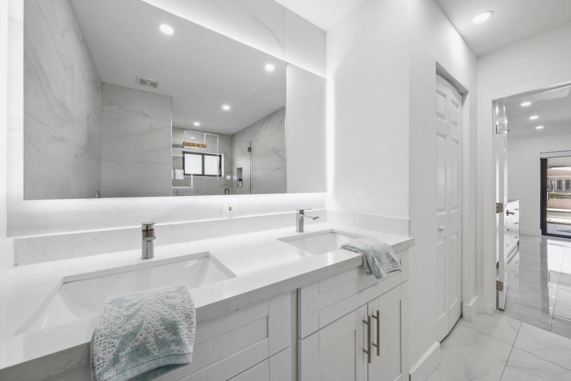 COUNTRY CLUB ISLES - Residential