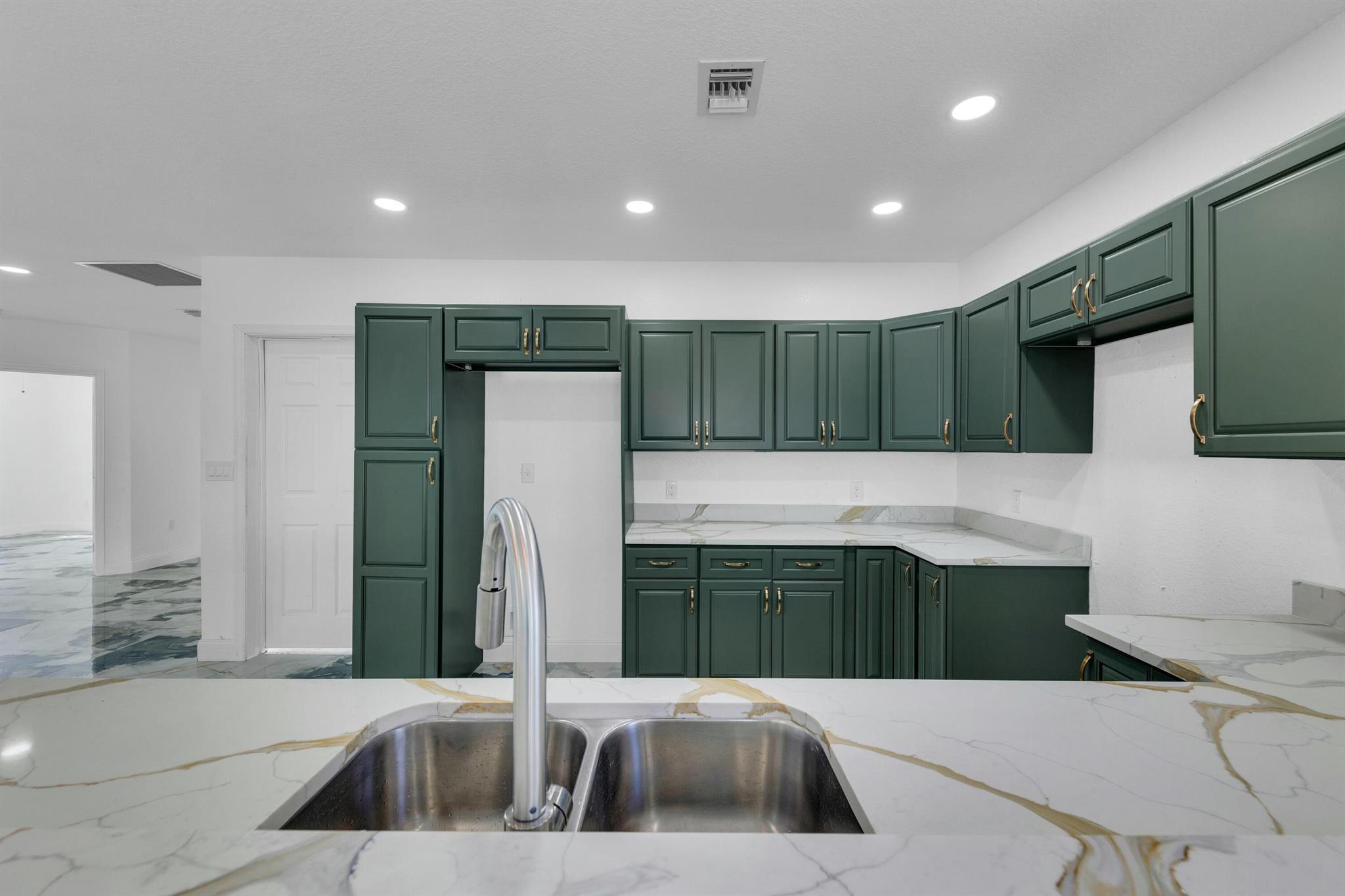 2935 NW 8th Court