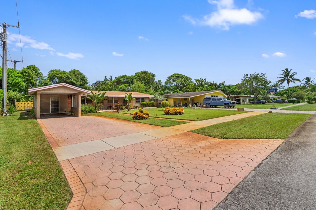 Photo of 316 NW 44th Avenue, Plantation, FL 33317 (MLS # B26071580)