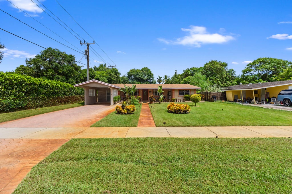 Photo of 316 NW 44th Avenue, Plantation, FL 33317 (MLS # B26071580)