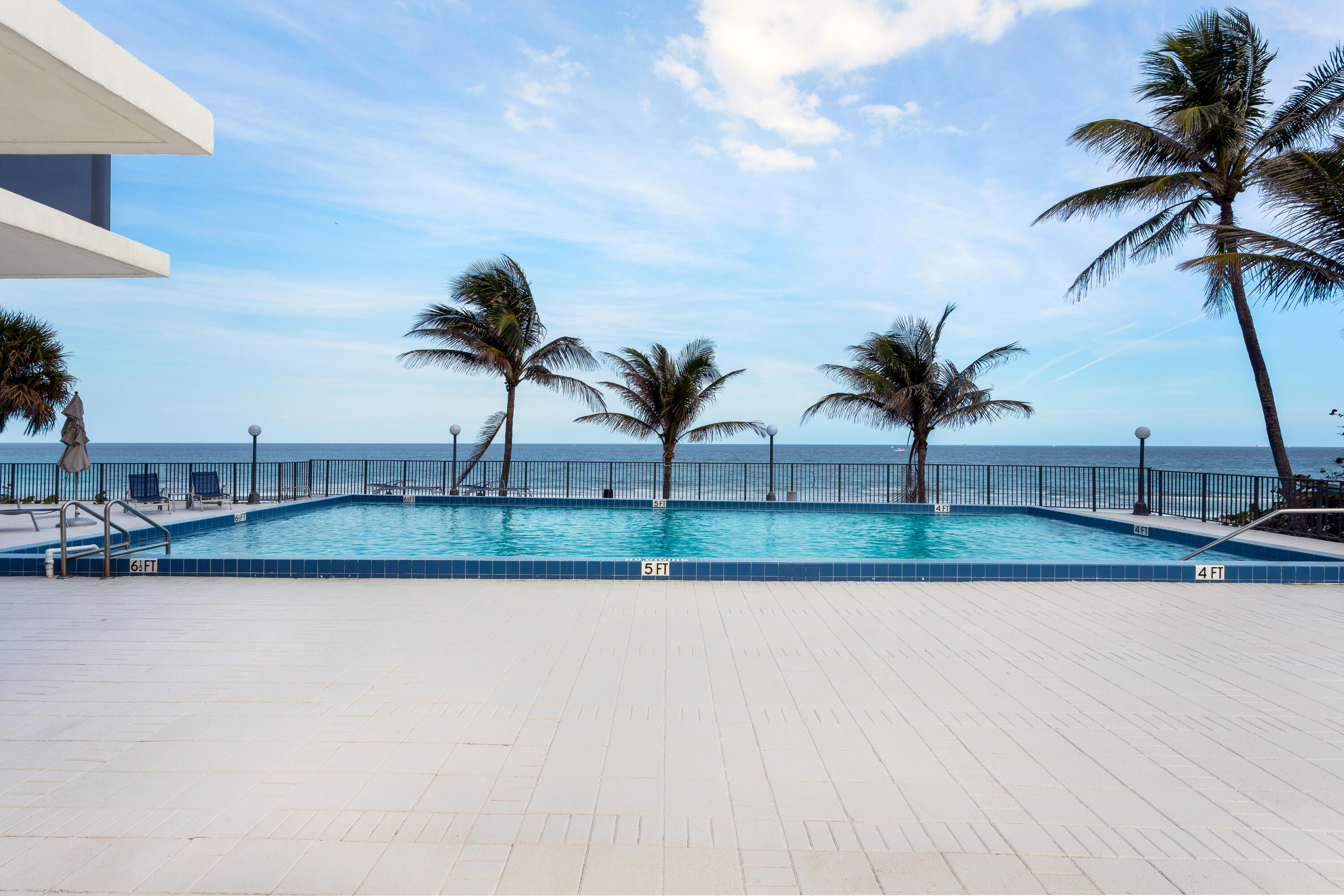 OCEAN REEF TOWERS INC CONDO - Residential