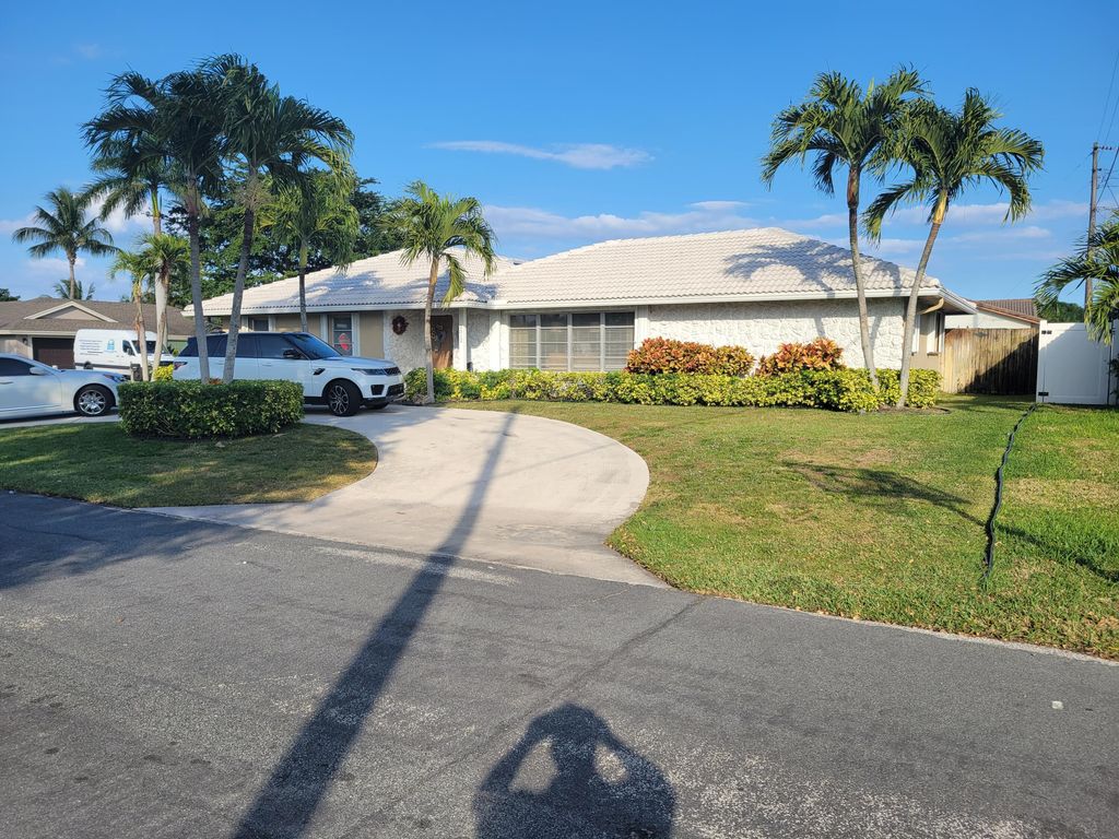 Photo of 2512 SW 13th Street, Boynton Beach, FL 33426 (MLS # R10773162)