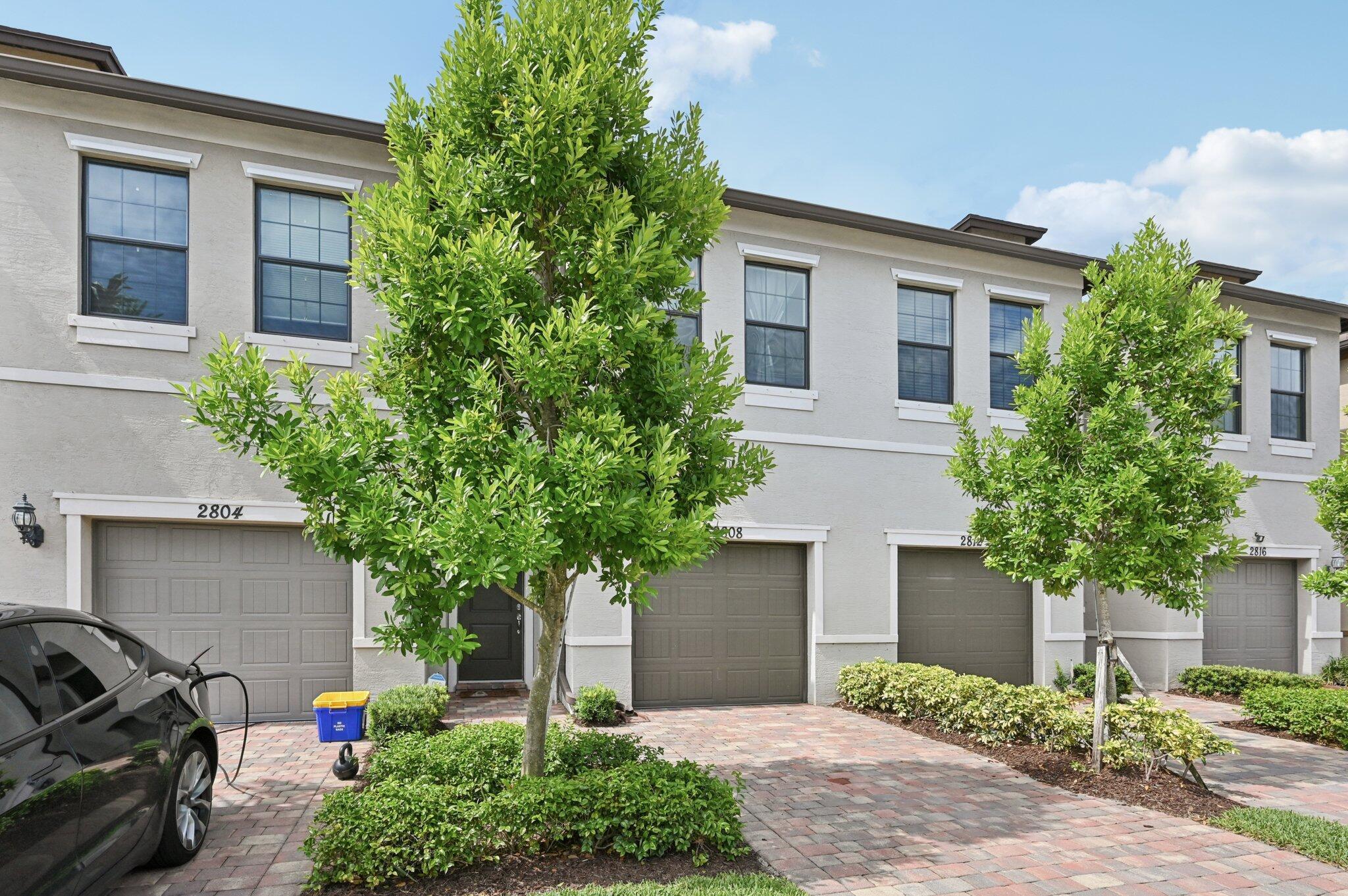 PRESTON SQUARE - Residential