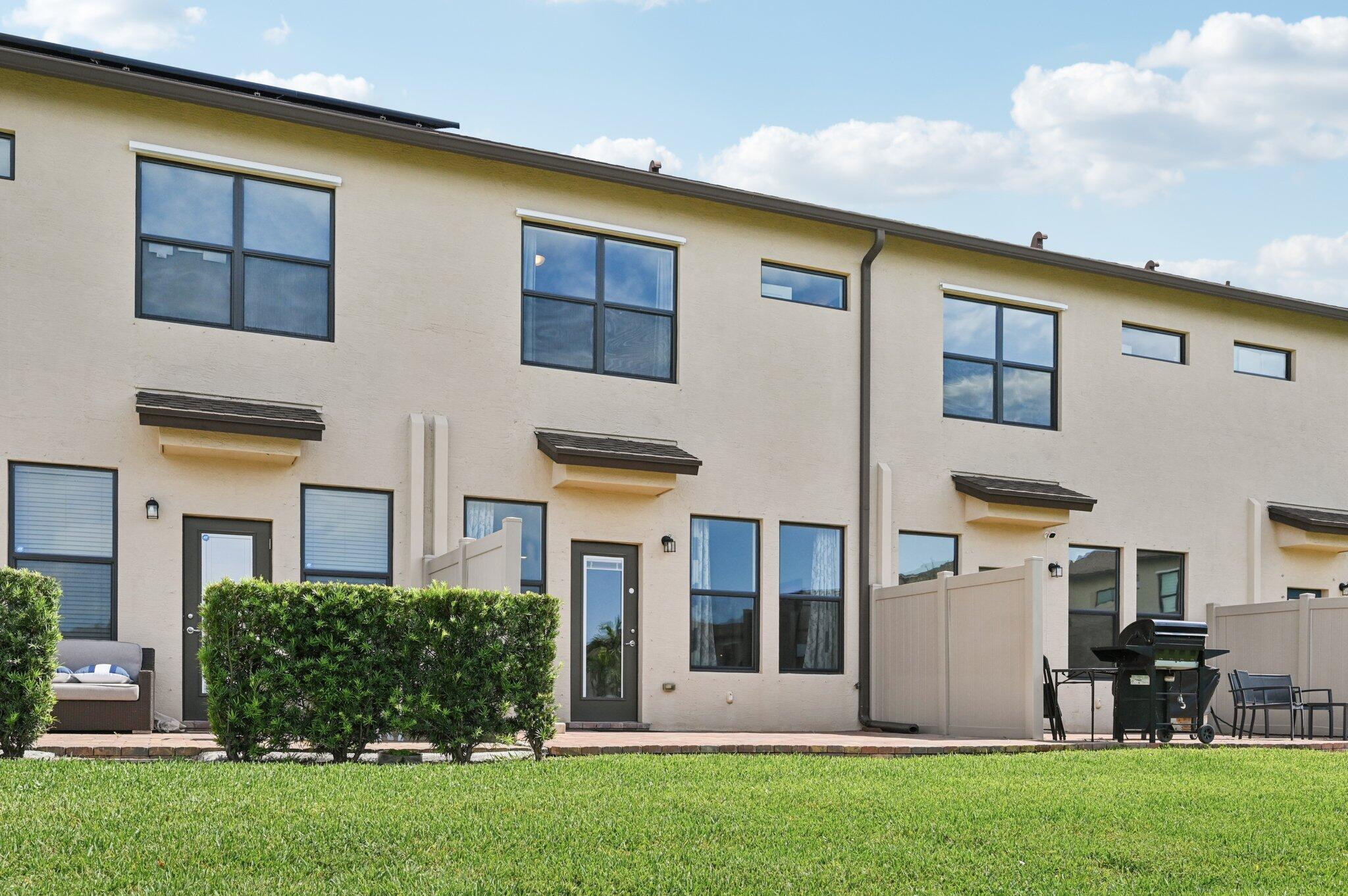 PRESTON SQUARE - Residential