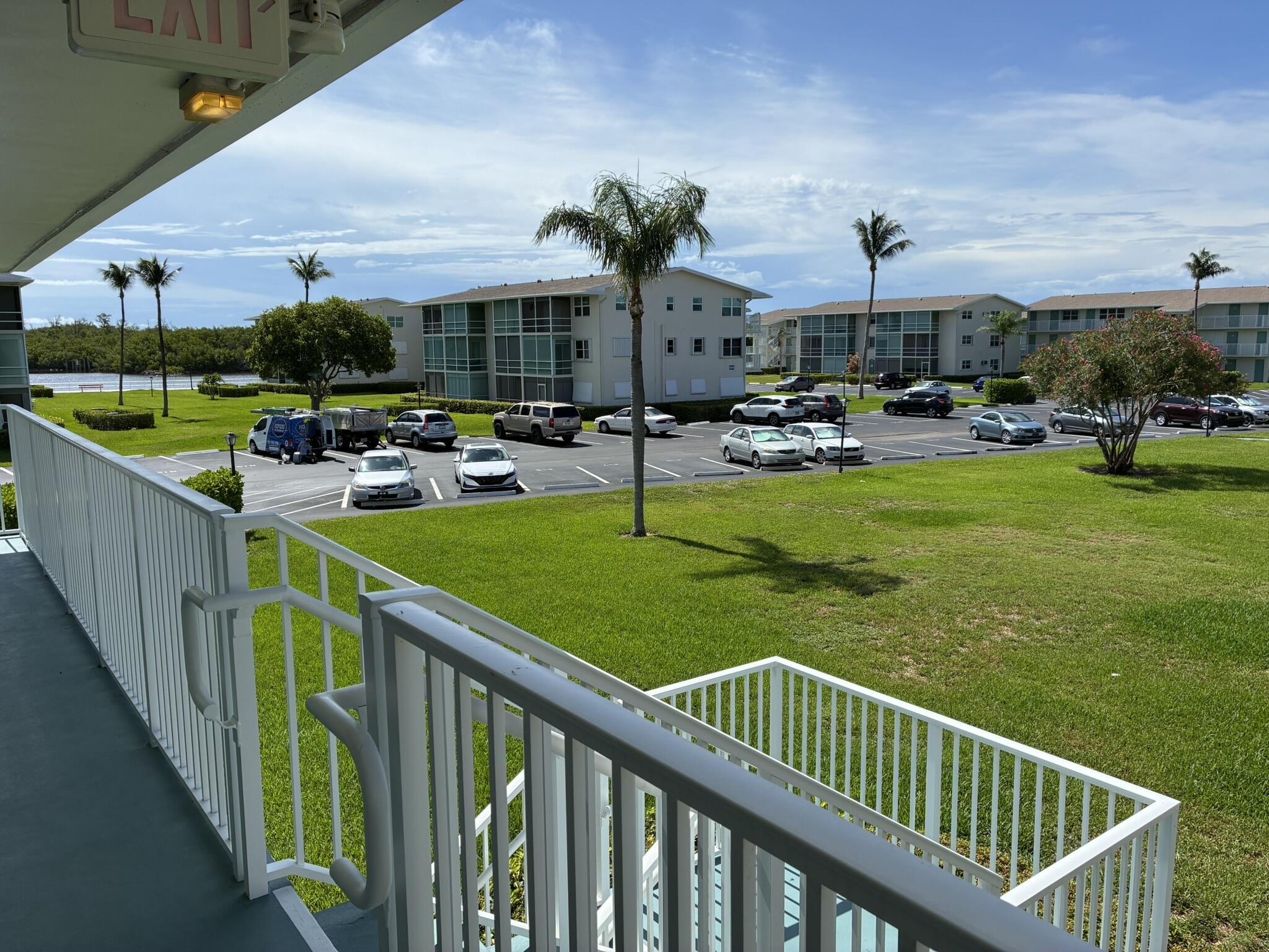 600 Horizons 211 W 211