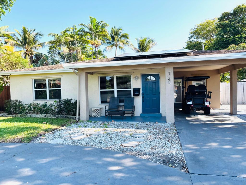 Photo of 720 NE 7th Street, Pompano Beach, FL 33060 (MLS # B26007952)