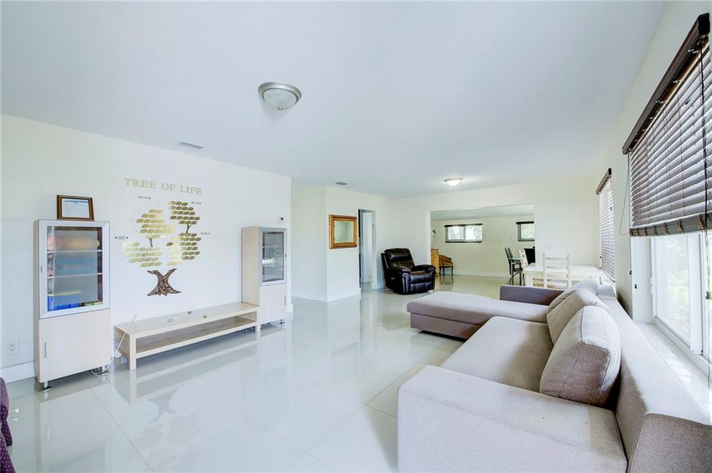 Hollywood Hills 6-22 B - Residential Lease