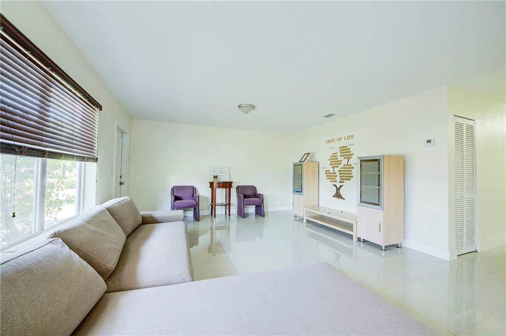 Hollywood Hills 6-22 B - Residential Lease