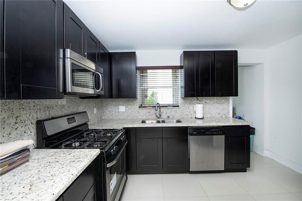 Hollywood Hills 6-22 B - Residential Lease