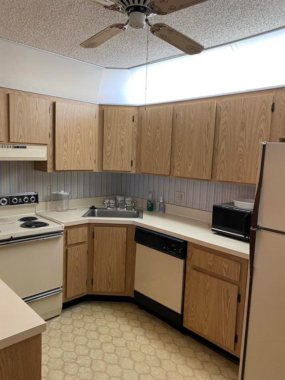 PINE RIDGE SOUTH IV COND DECL FILED 7-22-81 IN - Residential