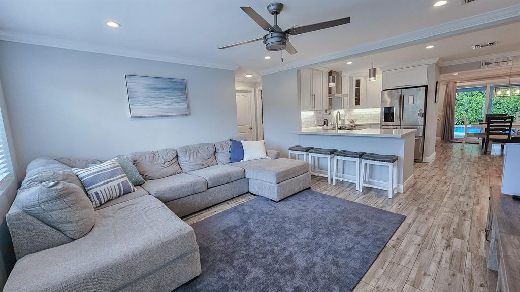 Photo of 124 SW 11th Avenue, Boynton Beach, FL 33435 (MLS # R11010948)