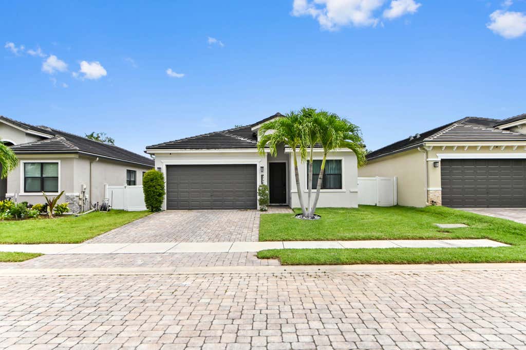 Photo of 7461 Moonrise Drive, Lake Worth, FL 33467 (MLS # B26054517)