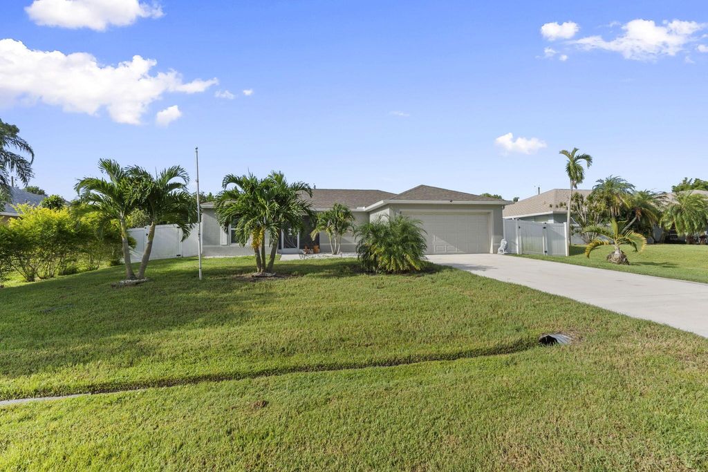 Photo of 842 SE Chaloupe Avenue, Port Saint Lucie, FL 34983 (MLS # R11111931)