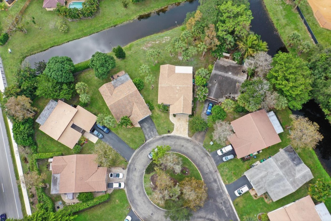 RAMBLEWOOD VILLAS - Residential