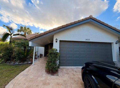 Townhomes and Villas with Garages For Sale in Broward County, FL 66 1410 Riverwood Lane Coral Springs FL 33071