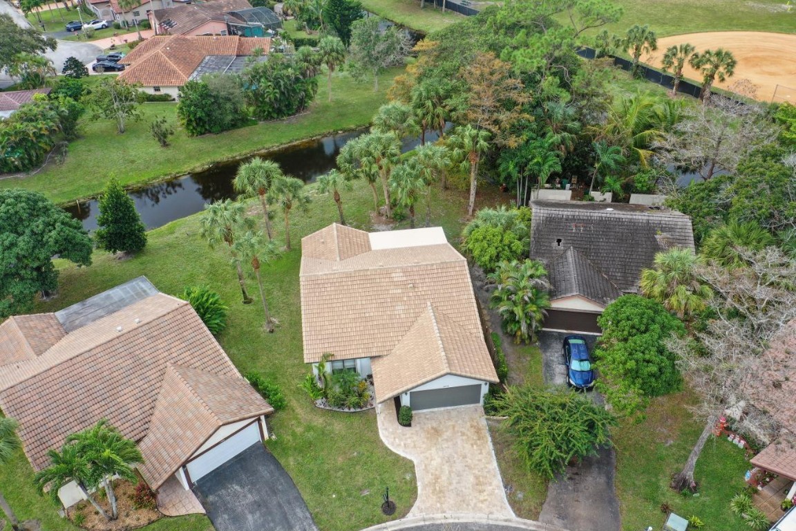 RAMBLEWOOD VILLAS - Residential