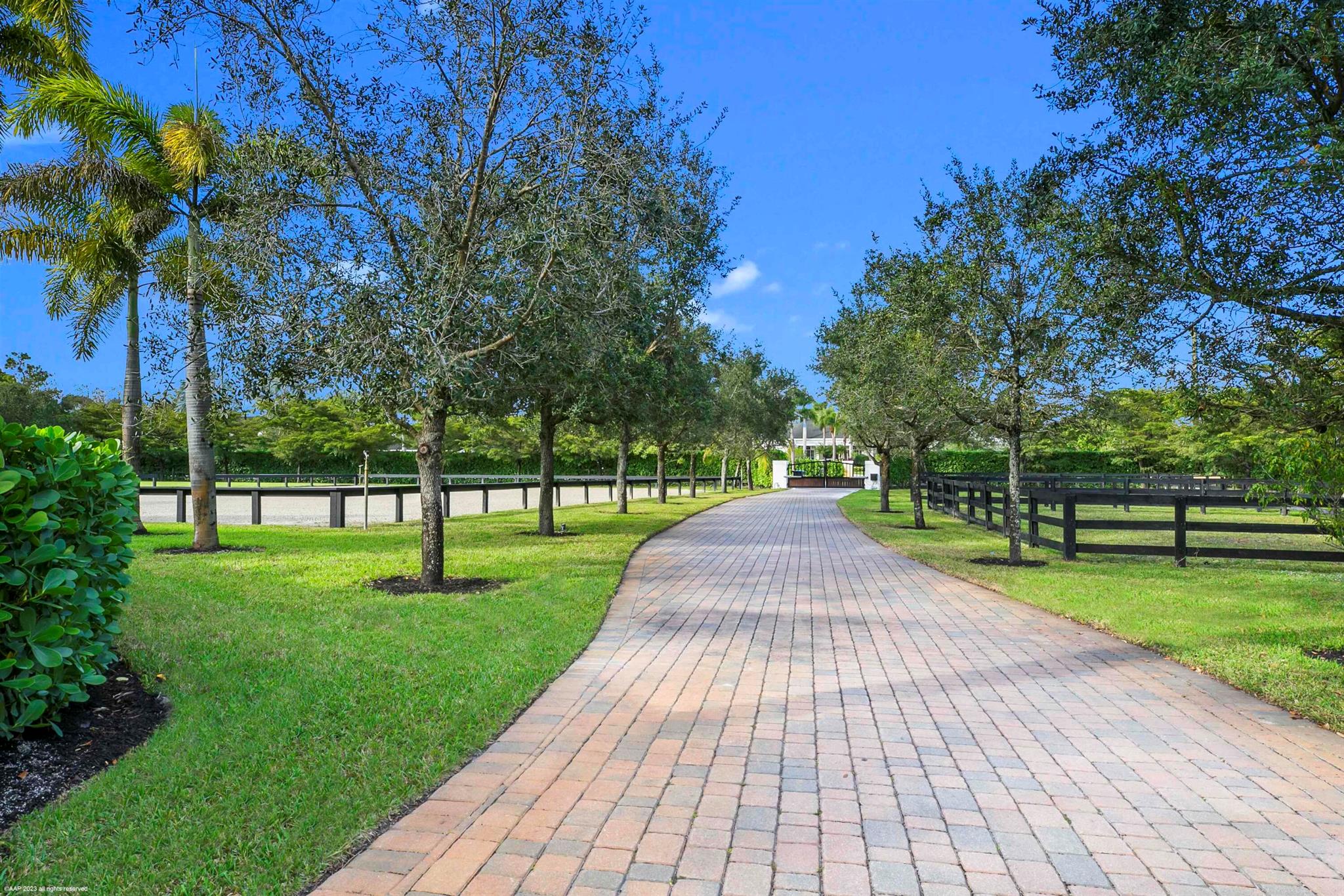SADDLE TRAIL PARK OF WELL - Residential