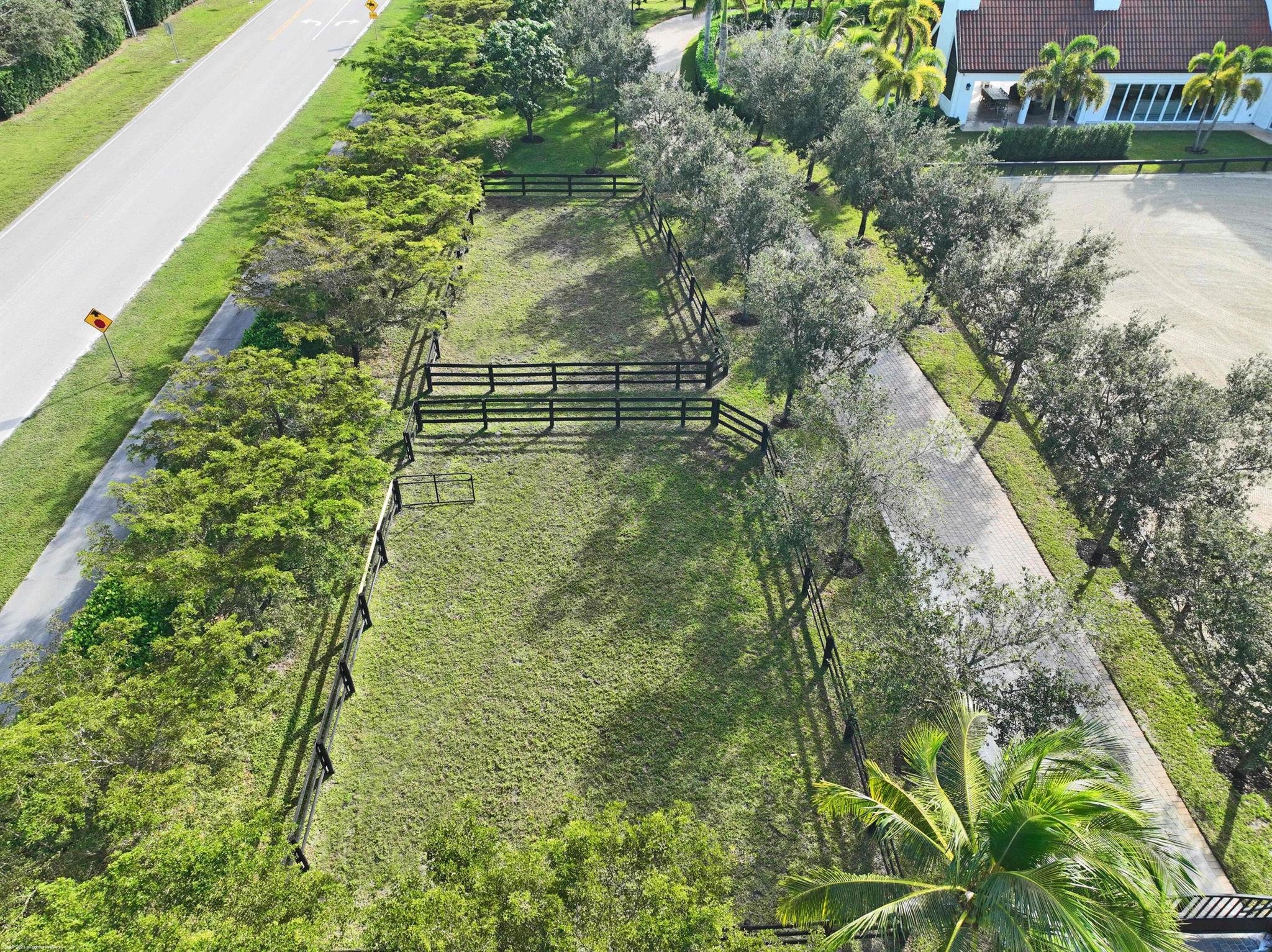 SADDLE TRAIL PARK OF WELL - Residential