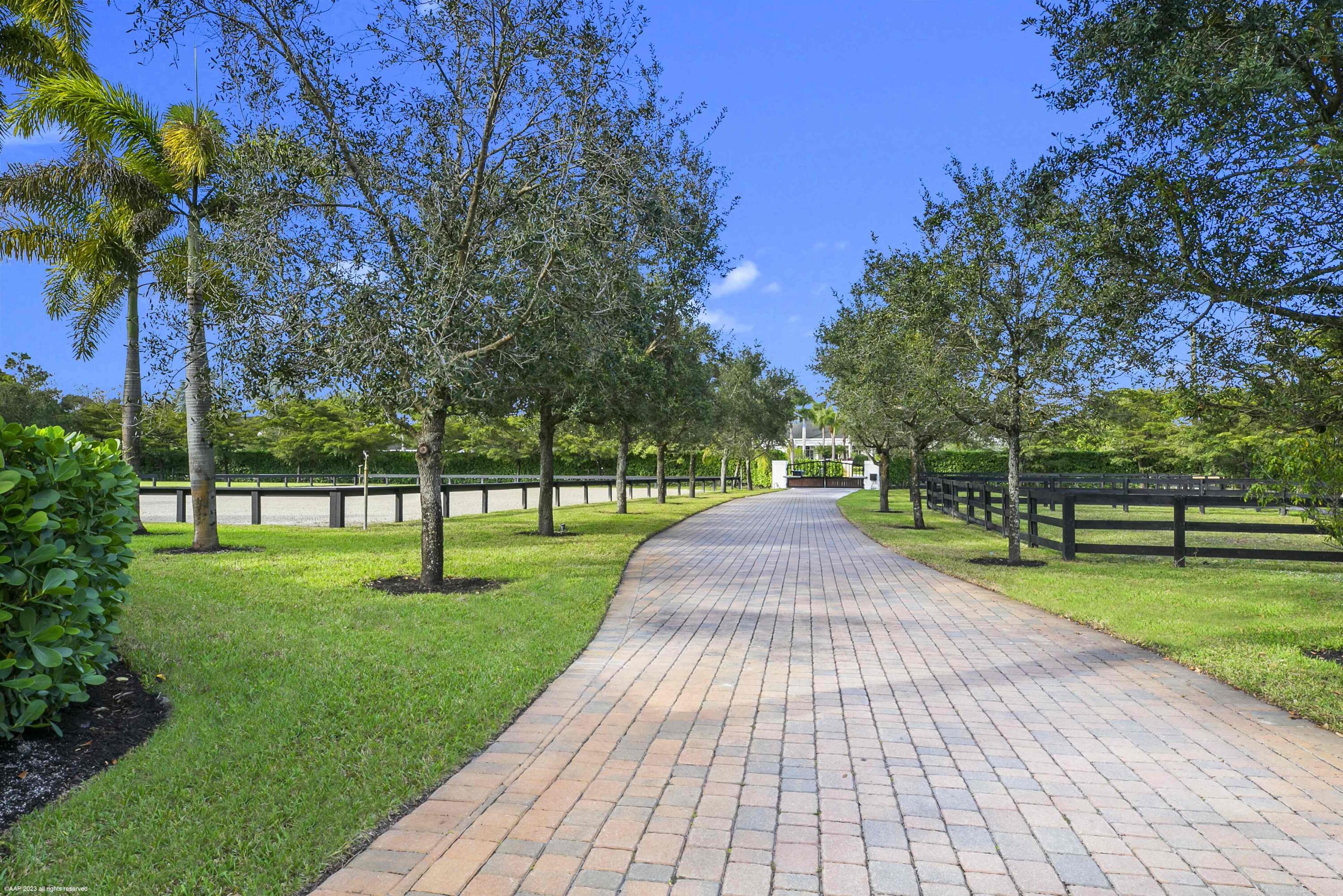 SADDLE TRAIL PARK OF WELLINGTON - Residential