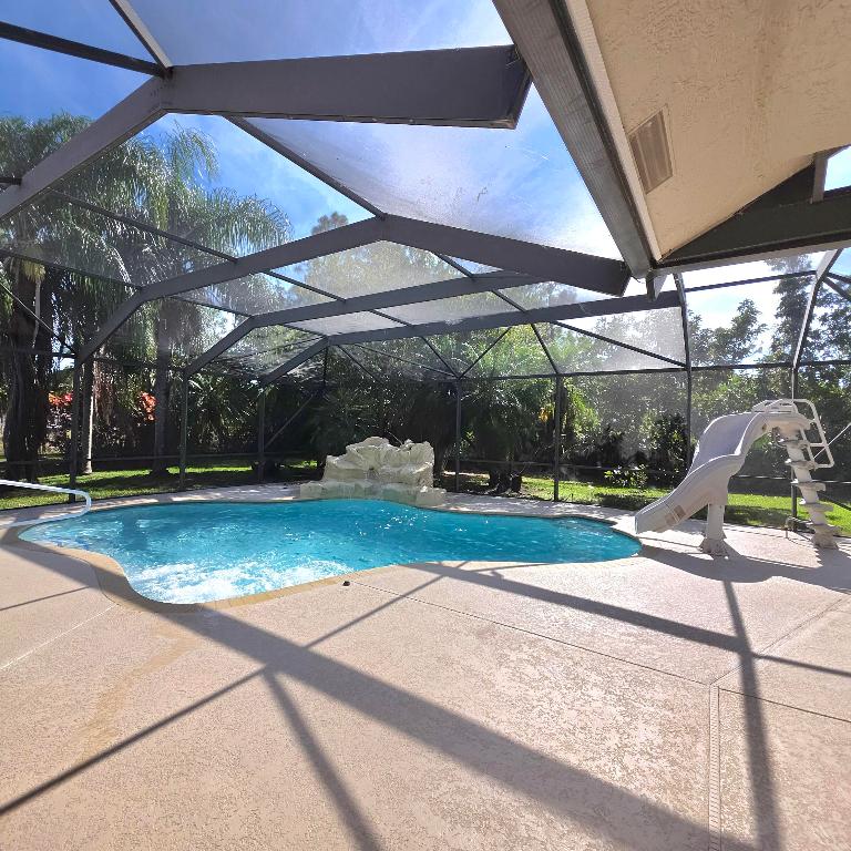 View photos, virtual tours, details... 17026 Hamlin Boulevard