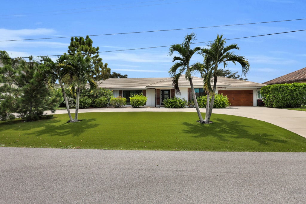 Photo of 229 Fairway W, Tequesta, FL 33469 (MLS # B26071419)