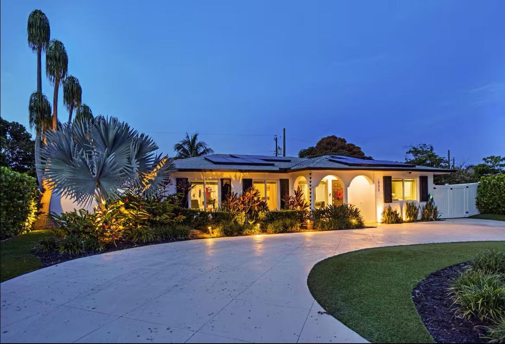 Photo of 623 Jaeger Drive, Delray Beach, FL 33444 (MLS # R11149700)